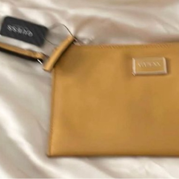 Guess wristlet with logo on the front - Picture 6 of 7